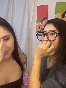 Snapshot of Sweet_and_Rous0 chatting on 10/17/25, 03:42 Sweet and Rous0 online show from 10/17/25, 03:42