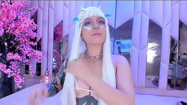 BizzyNoar online show from 09/18/25, 09:17