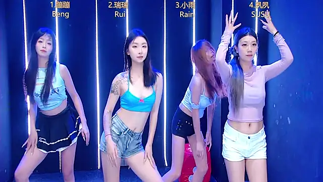 queen-001 online show from 10/23/25, 12:04