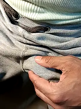 Gallo001 online show from 11/25/25, 03:06