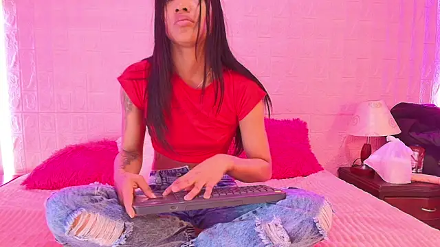 Snapshot of Baby_kinky-- chatting on 09/28/25, 02:00 Baby kinky-- online show from 09/28/25, 02:00