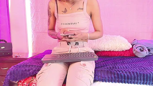 Snapshot of Baby_kinky-- chatting on 10/08/25, 02:36 Baby kinky-- online show from 10/08/25, 02:36