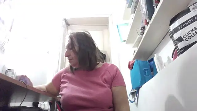 AnnaLive570 online show from 12/17/25, 05:24