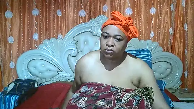 BUSTY QUEEEN online show from 10/20/25, 06:25