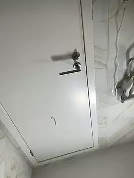 Snapshot of dgzzzkskks chatting on 09/29/25, 01:00 dgzzzkskks online show from 09/29/25, 01:00