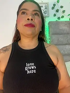 Snapshot of roselyn_caprice chatting on 06/04/26, 08:26 roselyn caprice online show from 06/04/26, 08:26