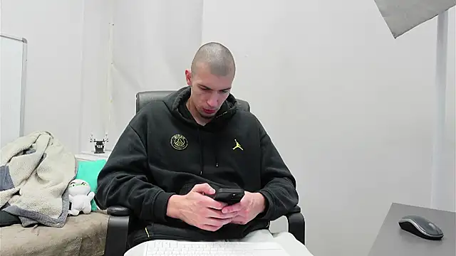 Snapshot of Ryan_Dozer chatting on 11/01/25, 06:59 Ryan Dozer online show from 11/01/25, 06:59