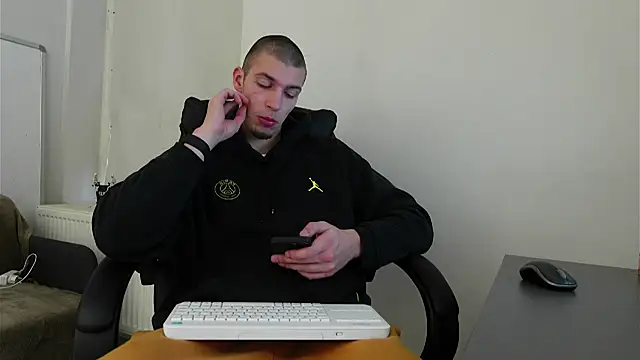 Snapshot of Ryan_Dozer chatting on 11/08/25, 07:08 Ryan Dozer online show from 11/08/25, 07:08