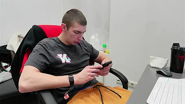 Snapshot of Ryan_Dozer chatting on 11/22/25, 08:46 Ryan Dozer online show from 11/22/25, 08:46