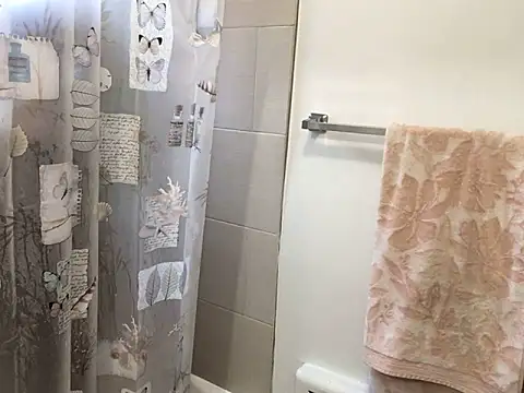 littyleesh1 online show from 10/21/25, 02:40