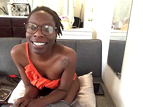 littyleesh1 online show from 12/04/25, 06:38