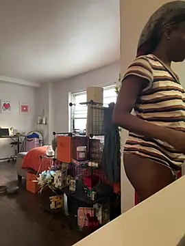 littyleesh1 online show from 03/26/26, 02:00