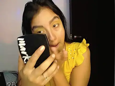 Snapshot of charlottekiss99 chatting on 05/11/26, 01:39 charlottekiss99 online show from 05/11/26, 01:39