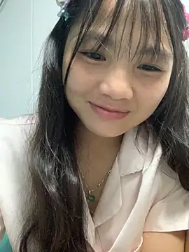 Emlyly-18 online show from 10/05/25, 02:48