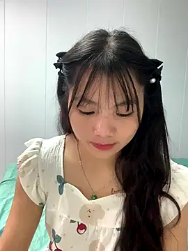 Emlyly-18 online show from 10/12/25, 03:16