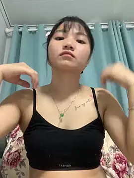 Emlyly-18 online show from 10/16/25, 02:34