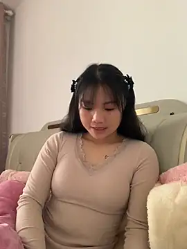 Emlyly-18 online show from 11/17/25, 04:18