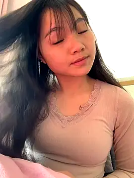 Emlyly-18 online show from 12/03/25, 05:15