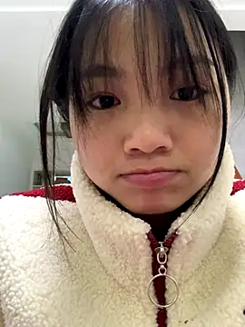 Emlyly-18 online show from 12/04/25, 11:08