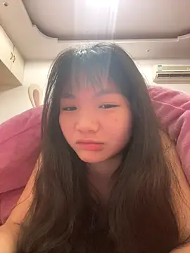 Emlyly-18 online show from 12/15/25, 11:42