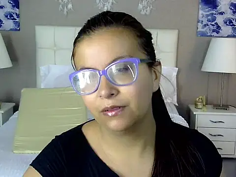 Snapshot of Amber_Rouge_ chatting on 09/12/25, 12:05 Amber Rouge online show from 09/12/25, 12:05