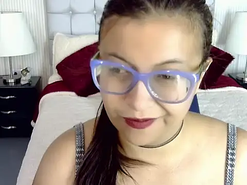 Snapshot of Amber_Rouge_ chatting on 09/20/25, 12:06 Amber Rouge online show from 09/20/25, 12:06