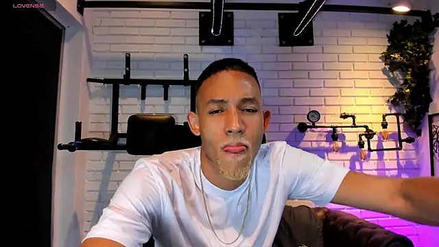 B Wild online show from 09/24/25, 03:43