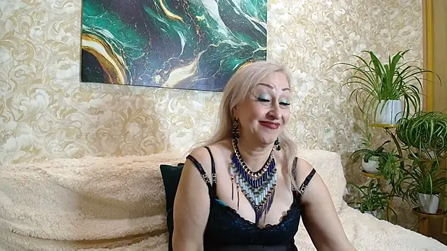  Sara  Smith  online show from 10/11/25, 04:12