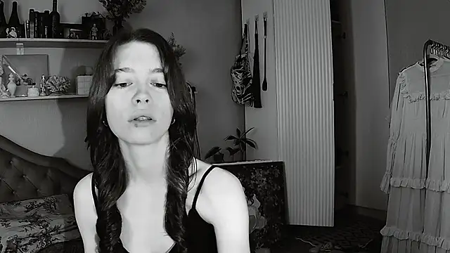 Yoka paradoXXX online show from 05/15/26, 08:32