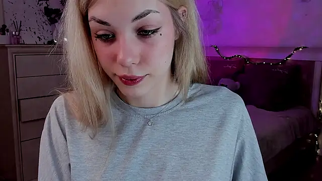 Leila Vanilla online show from 02/04/26, 05:35