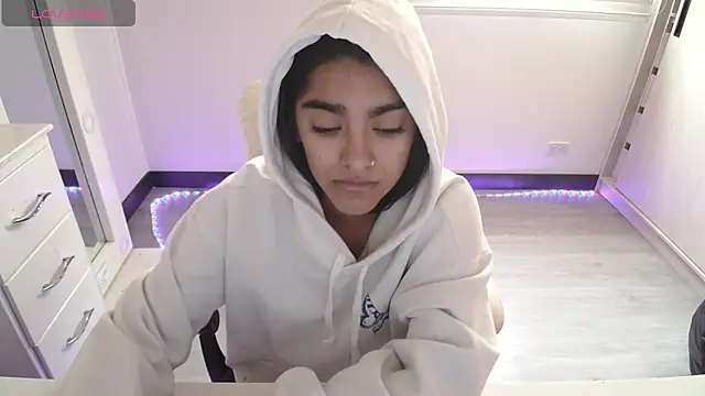 amarasilk  online show from 04/11/26, 05:06