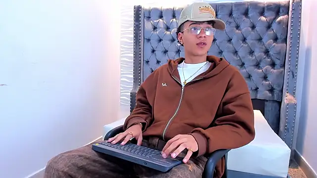 MARSHALL SPENCER online show from 04/24/26, 01:02