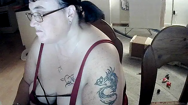 Snapshot of Minou1610 chatting on 10/02/25, 06:48 Minou1610 online show from 10/02/25, 06:48