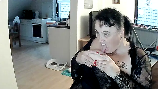 Snapshot of Minou1610 chatting on 10/11/25, 04:27 Minou1610 online show from 10/11/25, 04:27