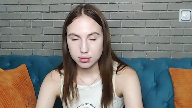 Snapshot of MellinGiG chatting on 09/15/25, 04:56 MellinGiG online show from 09/15/25, 04:56