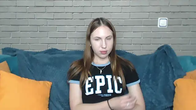 Snapshot of MellinGiG chatting on 10/19/25, 04:51 MellinGiG online show from 10/19/25, 04:51