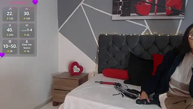 Snapshot of Emily_Caprile chatting on 09/10/25, 12:05 Emily Caprile online show from 09/10/25, 12:05