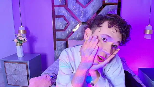 Electra Gosselin online show from 10/13/25, 12:05