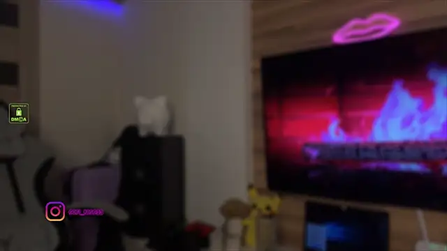 Snapshot of SofI-Play chatting on 09/20/25, 06:09 SofI-Play online show from 09/20/25, 06:09