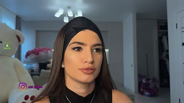 Snapshot of SofI-Play chatting on 10/18/25, 01:34 SofI-Play online show from 10/18/25, 01:34