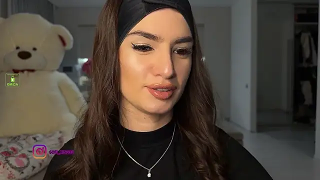 Snapshot of SofI-Play chatting on 10/19/25, 03:45 SofI-Play online show from 10/19/25, 03:45