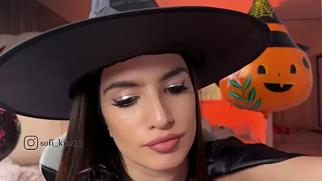 Snapshot of SofI-Play chatting on 10/31/25, 07:15 SofI-Play online show from 10/31/25, 07:15