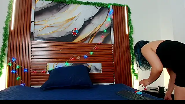 Evelin thompsson online show from 12/14/25, 03:12