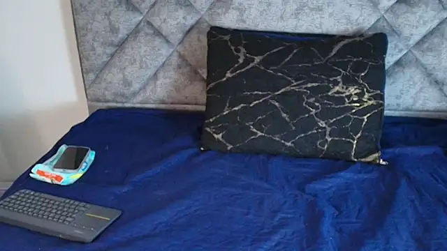 Shantey Laurent online show from 10/21/25, 05:24