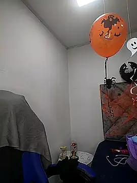 Shantey Laurent online show from 10/29/25, 01:46