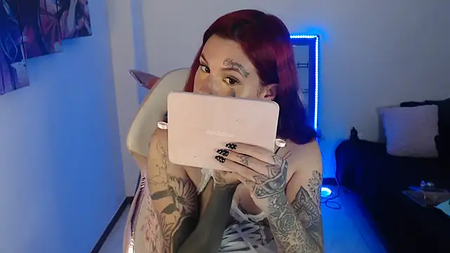 Maddy Vicius19 online show from 11/18/25, 09:08