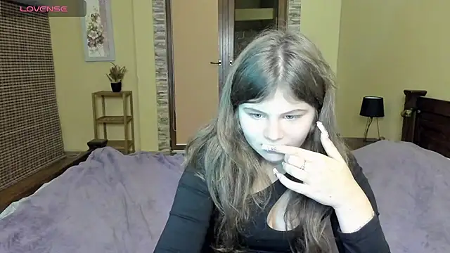 Snapshot of Lilly_Jess chatting on 10/14/25, 07:14 Lilly Jess online show from 10/14/25, 07:14