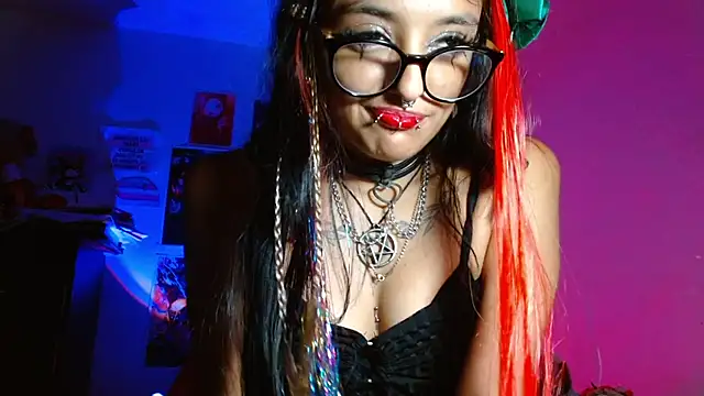 carolinerue online show from 10/19/25, 04:24