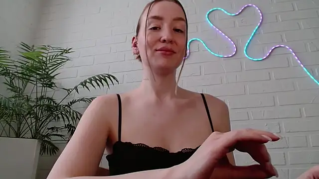 WhitePrincessLuna online show from 03/10/26, 01:05