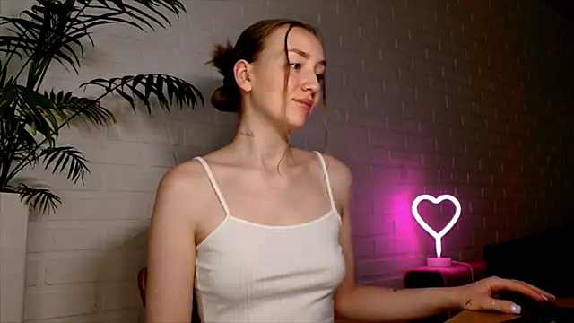 WhitePrincessLuna online show from 07/20/26, 12:07